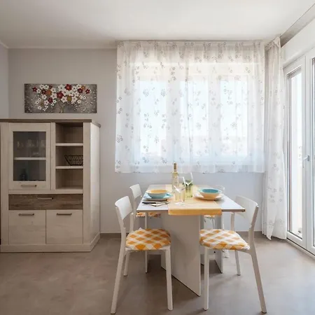 Apartment Iris Sun - Comfort & Dreamy Beaches *